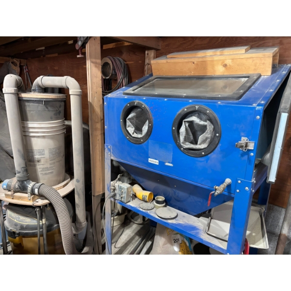 Sandblasting unit with handmade Cyclone system in good working condition, including all attachments 