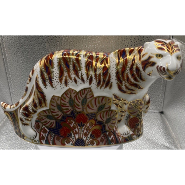 Gorgeous English Royal Crown Derby Bone China 'Bengal Tiger' Figurine - 8In Long 