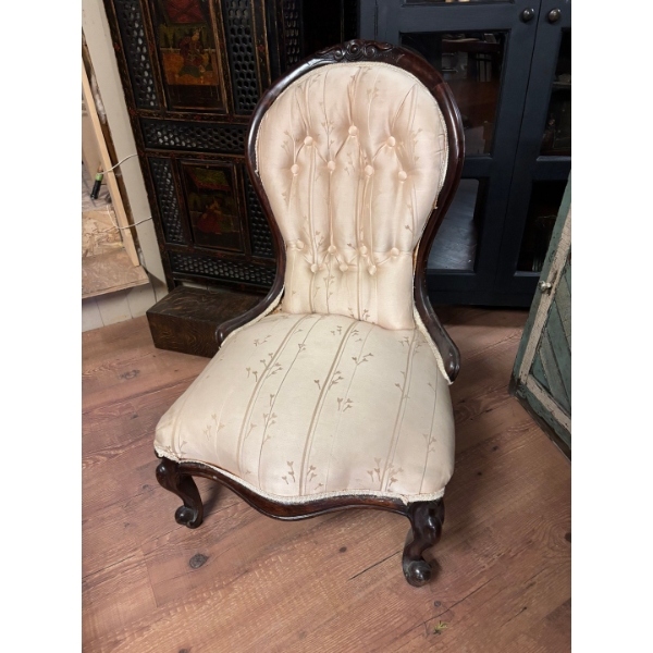 Victorian-era Parlor chair with tall spoon back &  cabriole legs Beautiful chair 
