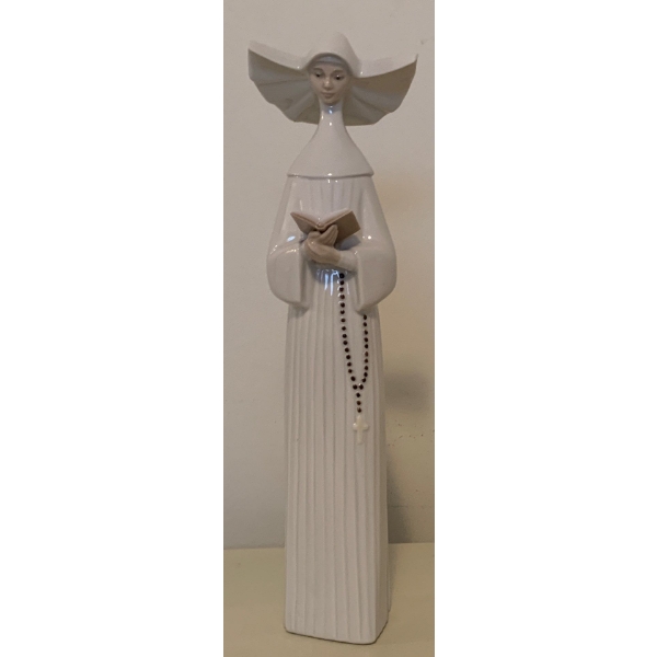  LLADRO Porcelain Sister Nun In White 10T