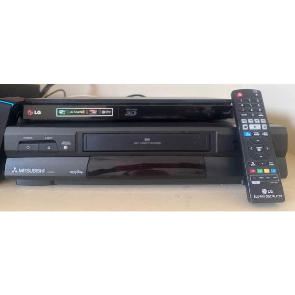 LG 3D DVD/Blue Ray Player Mo.BP530 w/ MITSUBISHI HS-U250 VHS Player