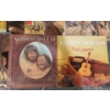 Image 2 : Join Willie Nelson, Waylon Jennings and Other Legends with this Record Bundle!
