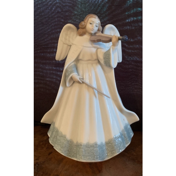 LLADRO Porcelain 'Angelic Violinist' Figurine - 7T (Note Wand Needs Regluing But not damaged) 