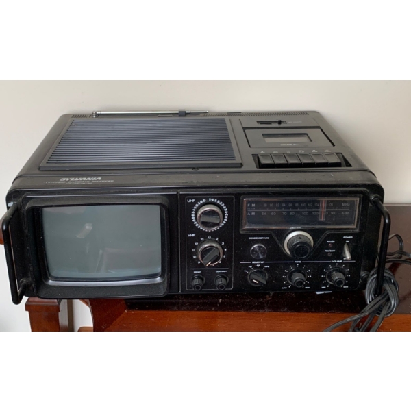 Sylvania Desktop Television Radio Alarm Mo.MW8007BK 