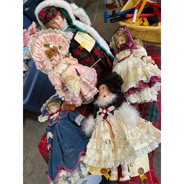  collection of musical dolls 5 in total