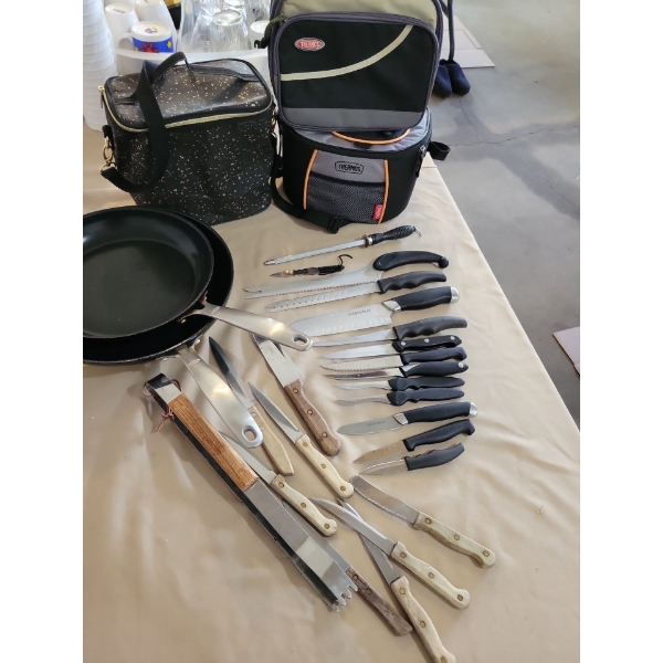 Insulated Picnic Packs w/ Culinary Blades Kitchen Tools & More