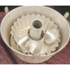 Image 2 : Aluminum Bakeware and Kitchen Utensils