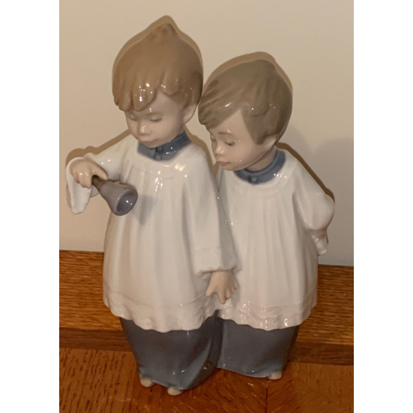 Lladro Porcelain Nao Choir Boys 7T