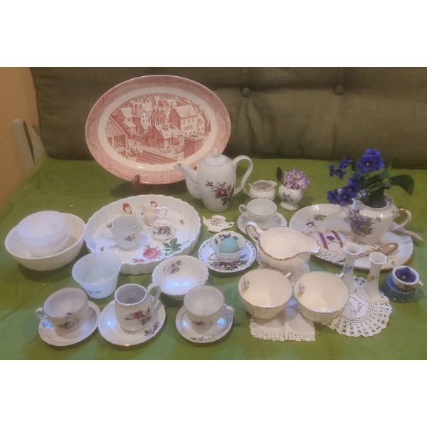 Porcelain Tea Set and Decorative Tableware Lot