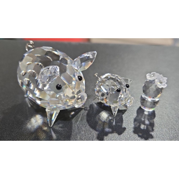 Swarovski Crystal Mother Pig (3"L) With Piglet (1"T) + Swarovski Flower Vase (1"T)