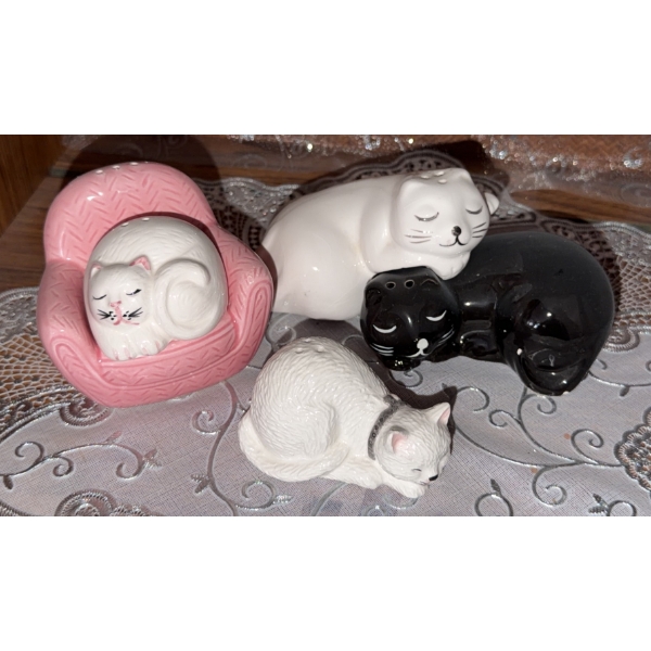Cat Salt and Pepper Shakers