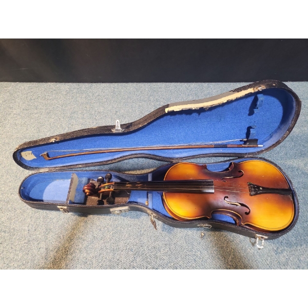  Vintage 1978 Copy of an Antonius Stradivarius Violin With Bow & Case