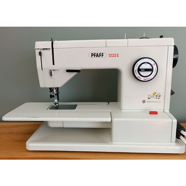 PFAFF 122 E Electronic Sewing Machine, No. 30838896