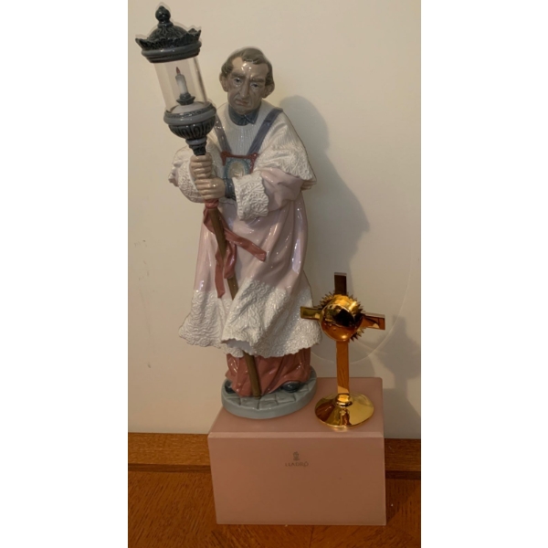 Lladro Porcelain Religious Figurine w/ Stand Up Cross Crucifix 16T 