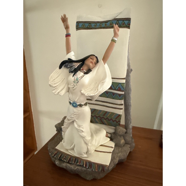 Gorgeous Bradford Exchange Indigenous Woman Illuminated Sculpture 'Dream Seeker' 11T 