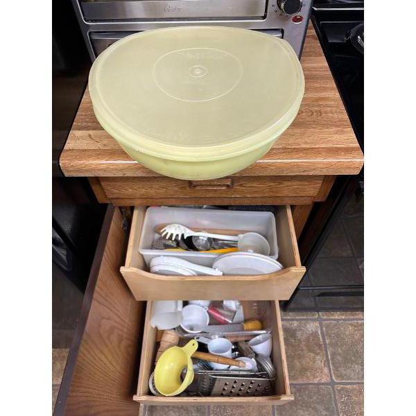 Selection Of Kitchen Utensils & gadgets Large Vintage Tupperware Bowl 