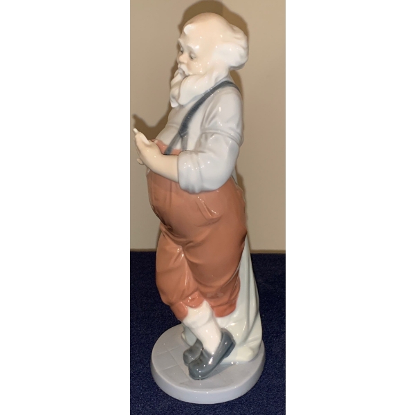 LLADRO Porcelain 'Santa's Busiest Hour' Figurine - 3.5W, 3D, 8.5T