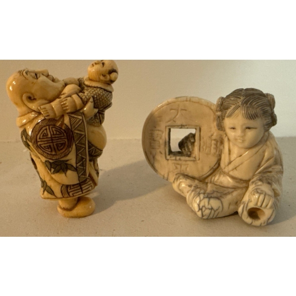 Hard Carved Bone Ivory Frisky Figures & Infant Holding Chinese Yen Currency 2.5T