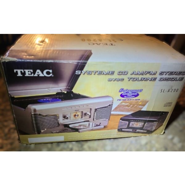 Teac AM/ FM/ CD and Turntable Retro Look Silver Stereo System Model SL-A200