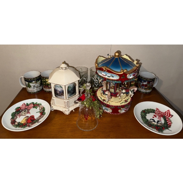 Christmas Themed Ornaments Decor & More 10T