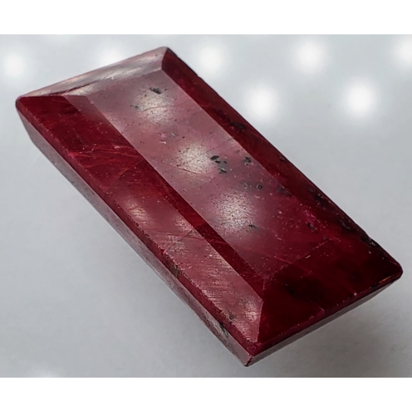 Ruby (87.3 ct, 35×18×10 mm)