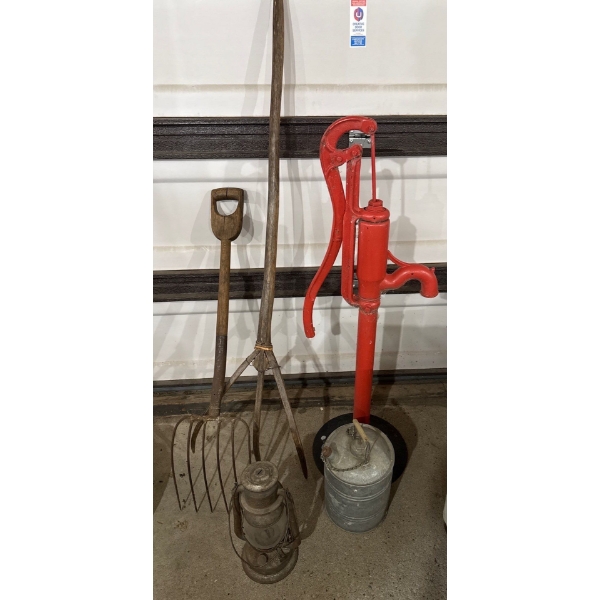 Antique Tools, Solid Red Metal Well Pump (47T) 