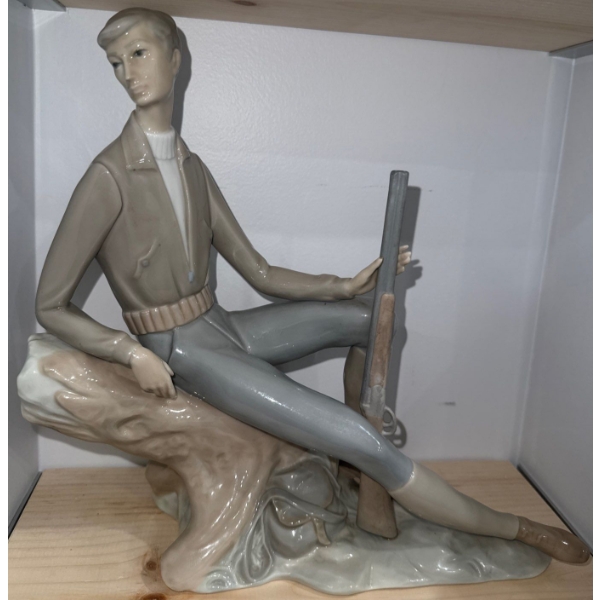 Vintage Lladro NAO porcelain Figurine - Sitting Rifleman w/ Shotgun 12x11