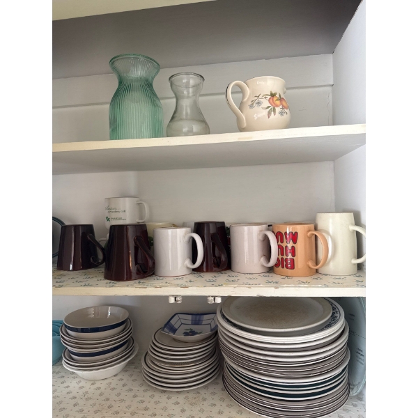 Kitchenware Incl. Mugs, Plates, Vases, Glasses and More 