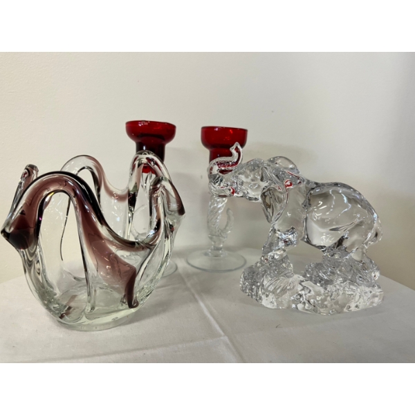 Princess House "Wonders of the Wild" crystal elephant figurine. It is crafted from 24% lead crystal.