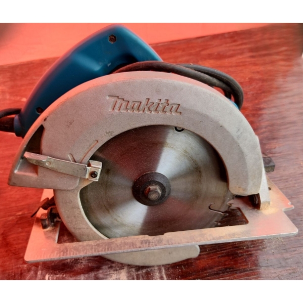 Makita Model 5007NB Circular Saw 
