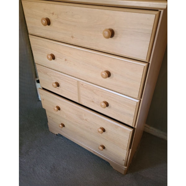 MDF 5 Drawer Dresser 31 w 44 1/2 h