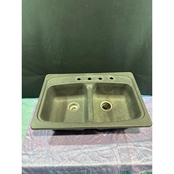Double Sink 33Wx22Dx10T