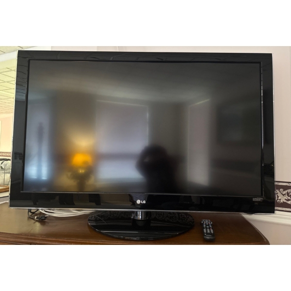 60" LG LCD Television Mo.55LH55 w/ Remote