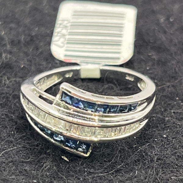 10K Gold, Sapphire and Diamond Ring (total weight 3.4g)