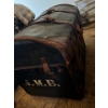 Image 3 : Antique leather shipping trunk with all contents
And a beautiful weaved blanket