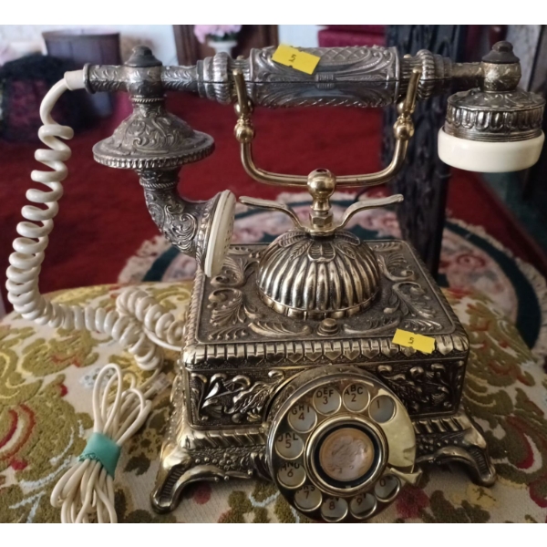 Lovely Vintage Phone, Piece is Broken 