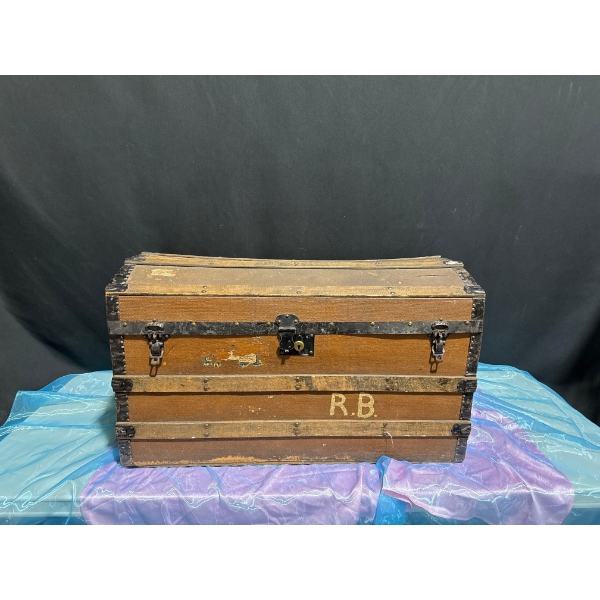 Antique Wooden Chest 36Wx19.5Dx22H