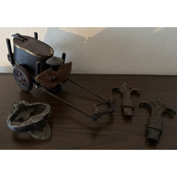 Antique Cast Iron Toys & Trinkets 6T