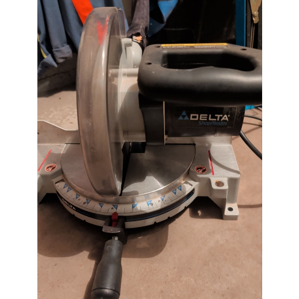 DELTA 41/2" Compound Mitre Saw Mo.8869