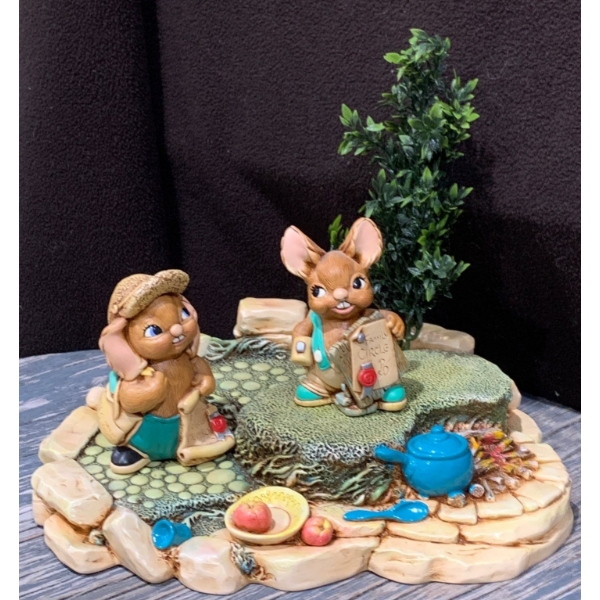 Pen Delfin Figures -  'Newsie' (4.5T), 'Tom' &  Nature Scene Base 11W, 9D