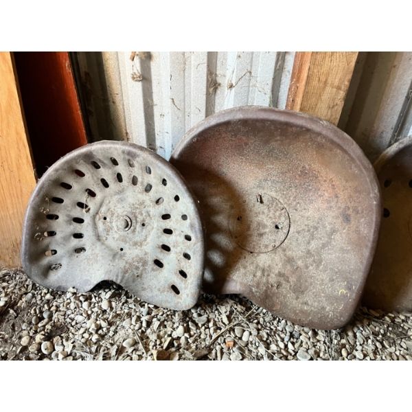 Set of 2 tractor seats 
