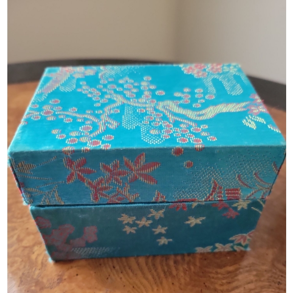 Qing Dynasty Chinese Snuff Bottles 2T w/ Floral Oriental Case