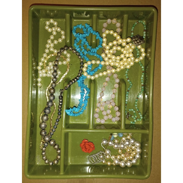 Pretty Collection Of Vintage Costume Jewelry & Accessories 
