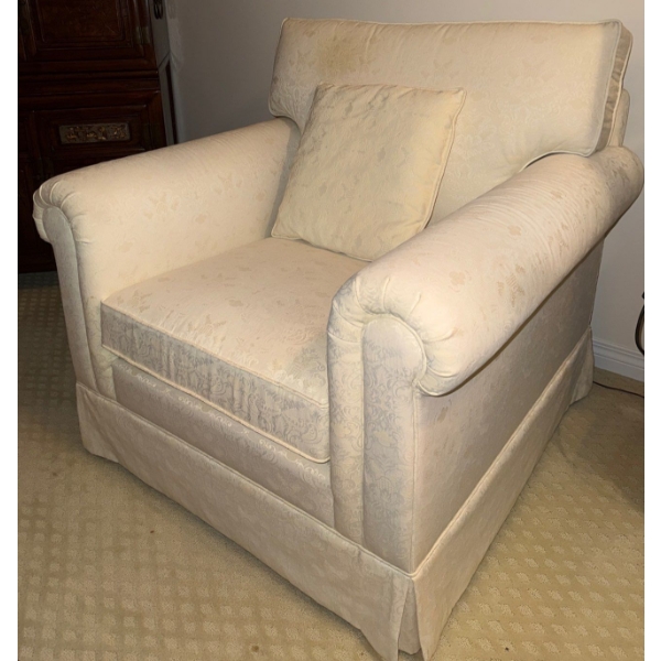 Traditional Style Skirted Club Chair in Nuetral Ivory Tone  33x33x34