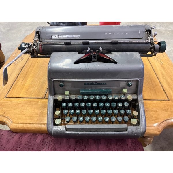 deluxe secretarial typewriter vintage