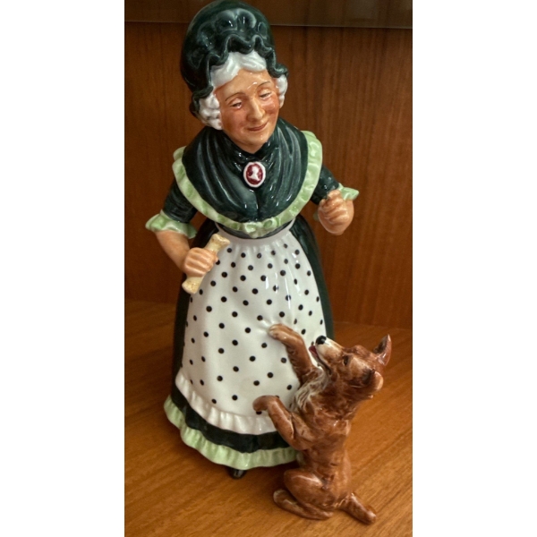Royal Doulton 'Old Mother Hubbard' Figurine, 7.5T