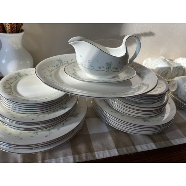 Royal Doulton English fine bone, China, Demure design 12 place set with dinner, plates, salad plates