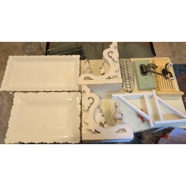 Vintage and Decorative Mixed Décor