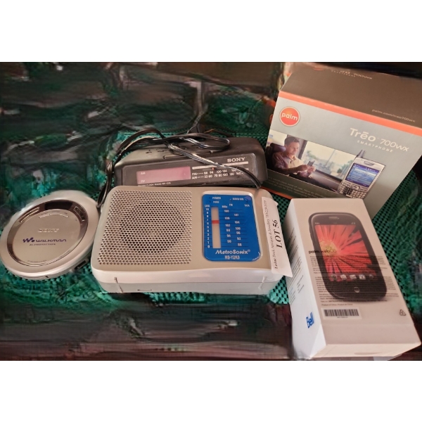 Treo 700 WX, Palm Pre, Sony CD Walkman D- EJ625, Metrosonix Radio MX- Y2KS, Sony Radio Alarm Clock