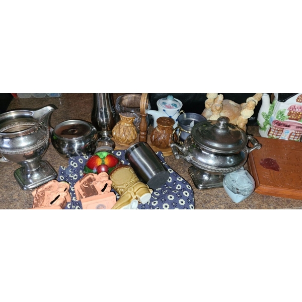 Miscellaneous Kitchen Decor Including: Teapots, Salt/ Pepper Shakers and More!